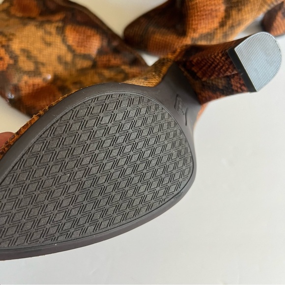 White Mountain Knee High Boots Snake Print Size 6 1/2 - Picture 15 of 16